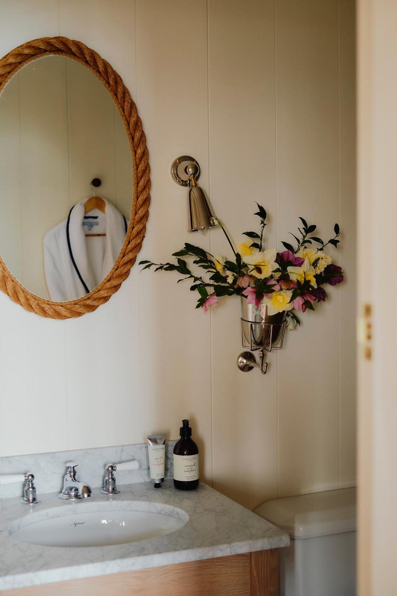 1-Bed Luxury Seafront Cabin In Heart Of Newlyn, Mousehole Екстериор снимка