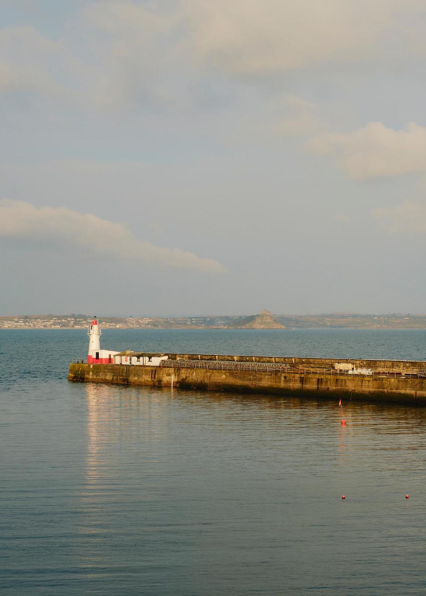 1-Bed Luxury Seafront Cabin In Heart Of Newlyn, Mousehole Екстериор снимка